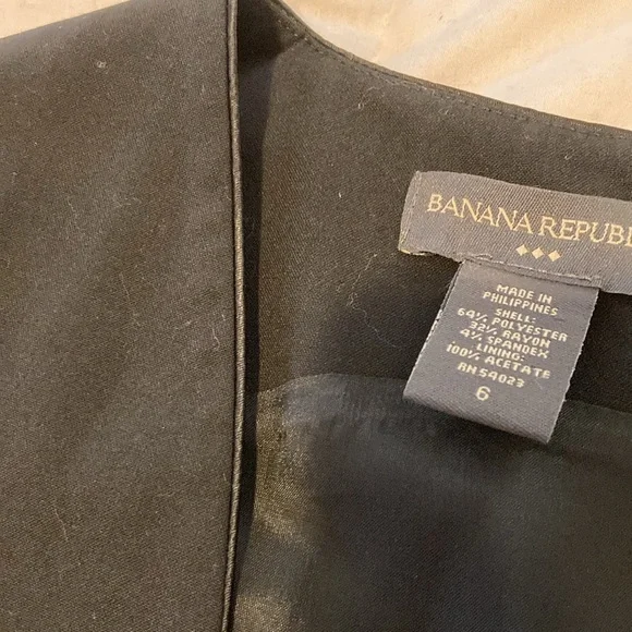 Banana Republic LBD With Piping and Cap Sleeve Black 6 - Picture 4 of 10